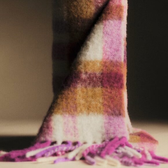 Sézane NWT Louise Scarf in Pink, Rose, and Ecru - Picture 3 of 7